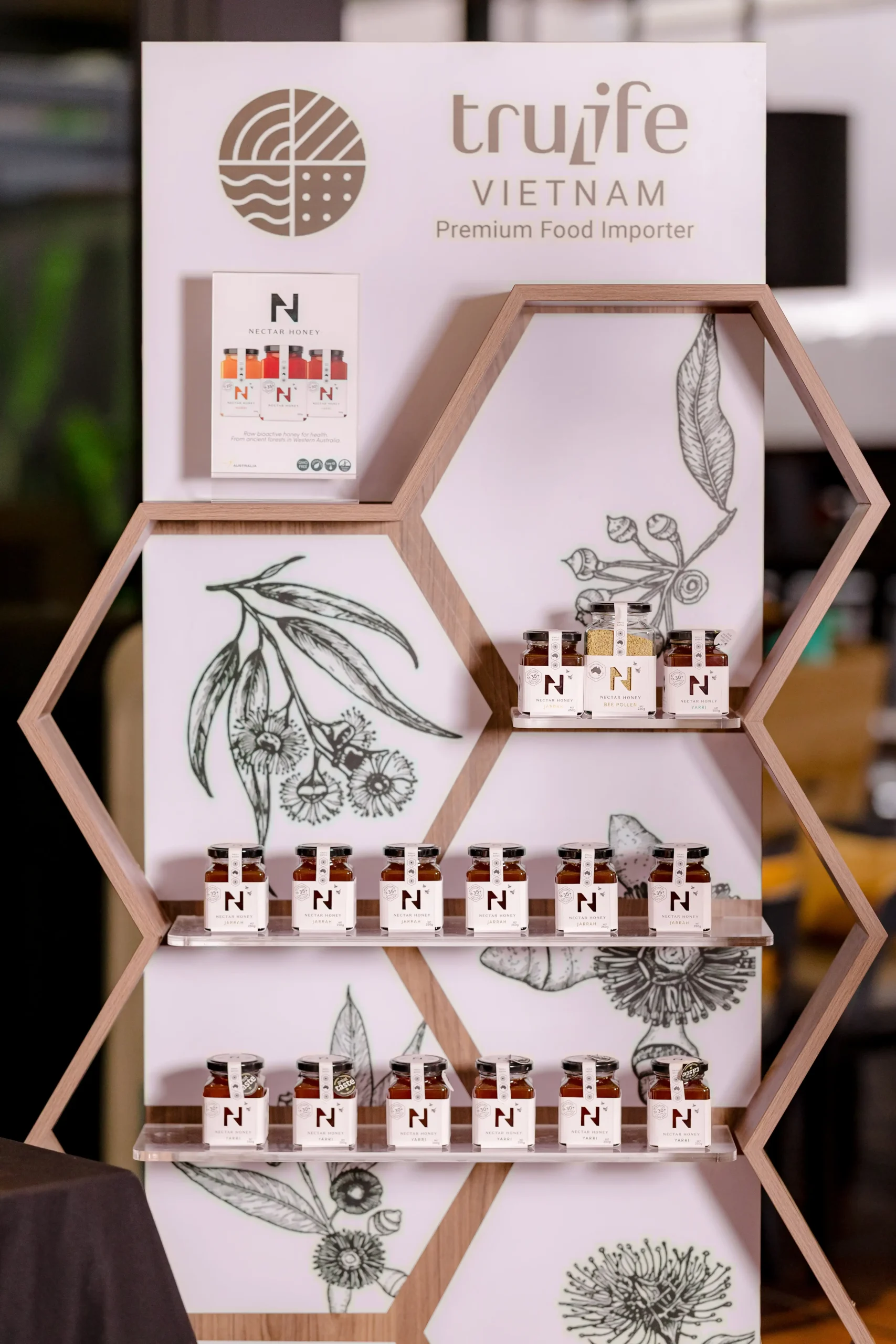 Ke trung bay mat ong nectar honey