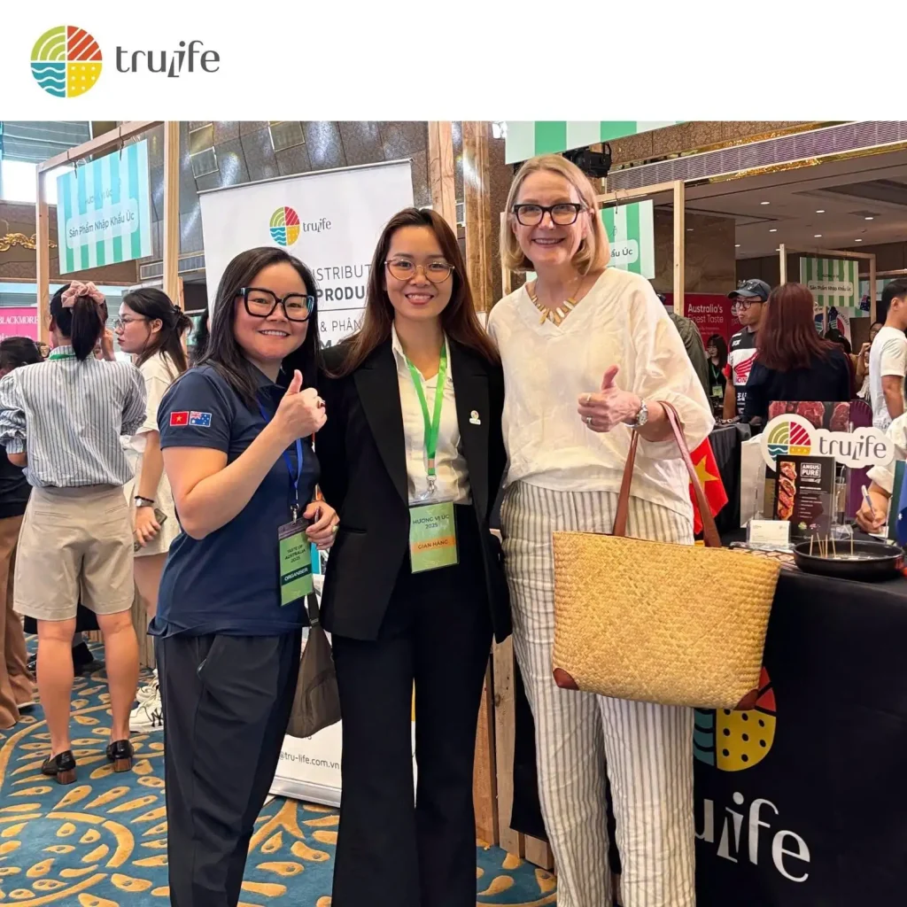 Đại diện Tru-Life cùng ban tổ chức và khách mời tại gian hàng Taste of Australia 2025